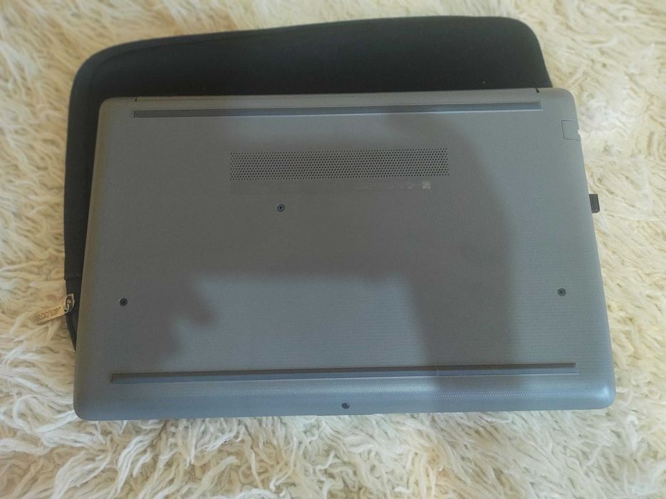 Латоп HP (AMD DC Ryzen 3, 15.6HD Display, 500GB SSD, 8GB RAM) като нов