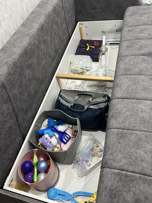 Продам диван,район 12 месяцев