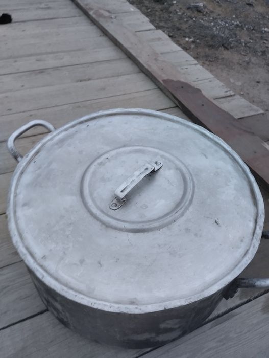 Қолданыста болған улкен жалпақ кастрюль сатылады.