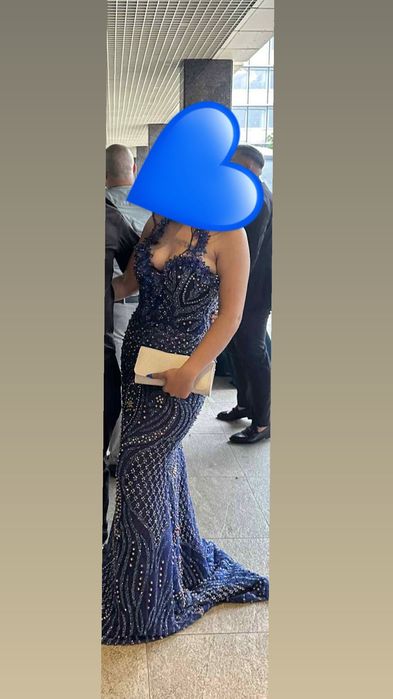 Рокля по тялото с воал от пера!