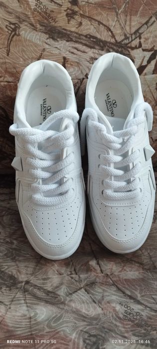 Нови оригинални маратонки Valentino Garavani