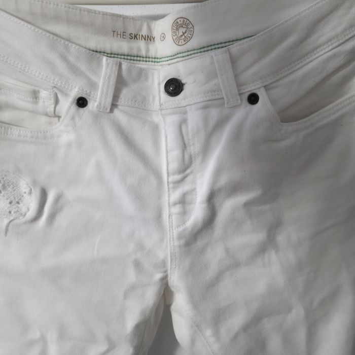 Pantaloni chino albi – smart casual, stare foarte bună