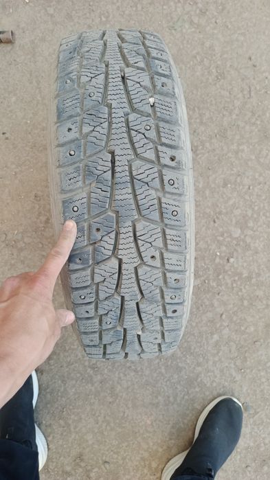 Продам покрышки зимние r14