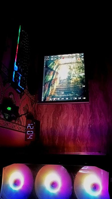 Igravoy kompyuter:  3D-max, PhotoShop, Dasturlash qotmin ishlidi