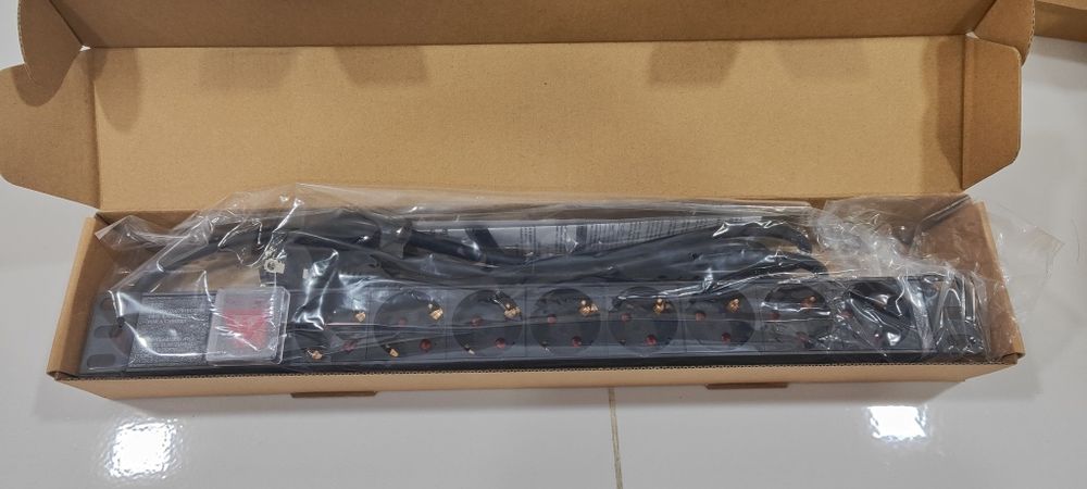 PDU 8 и 9 раземов в ассортименте Блок силовых розеток в стойку C14 C13