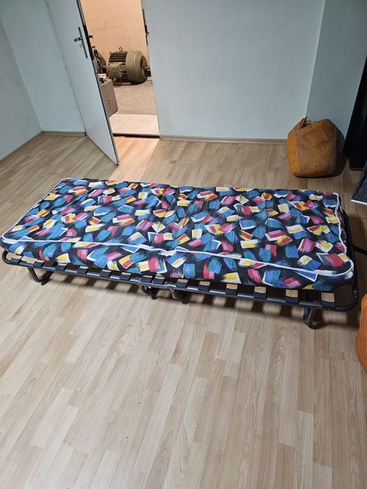 Походно легло със матрак