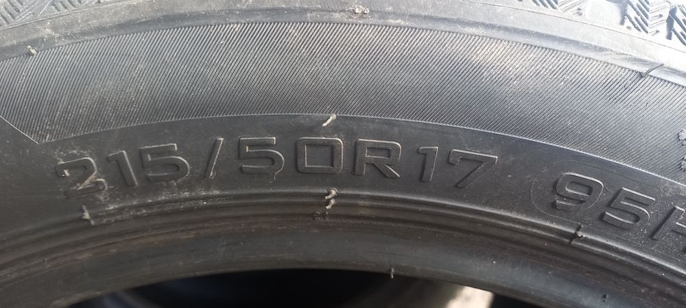 Комплект зимних шин 215/50R17