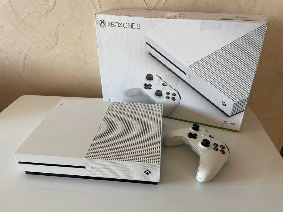 Xbox One S 1Tb 1 Джойстик