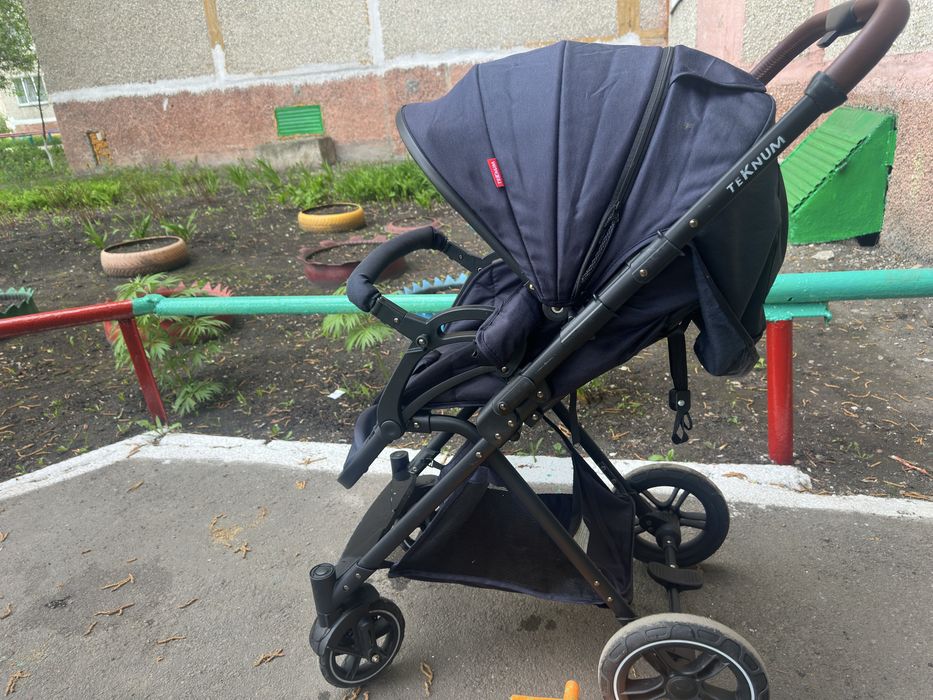 Продам коляску все сезонную 17650