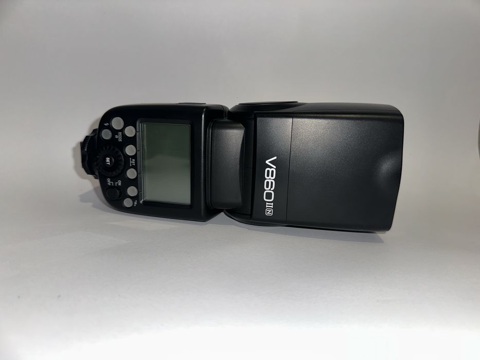 Vand sau schimb blit Godox V860II N ca nou
