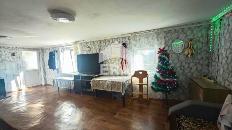 ЕКСКЛУЗИВНО! ЕРА ИмотиТе предлага за продажба Къща с дворно място, с.