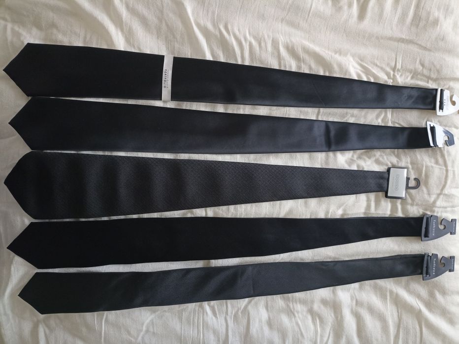 Cravata nouă de firmă