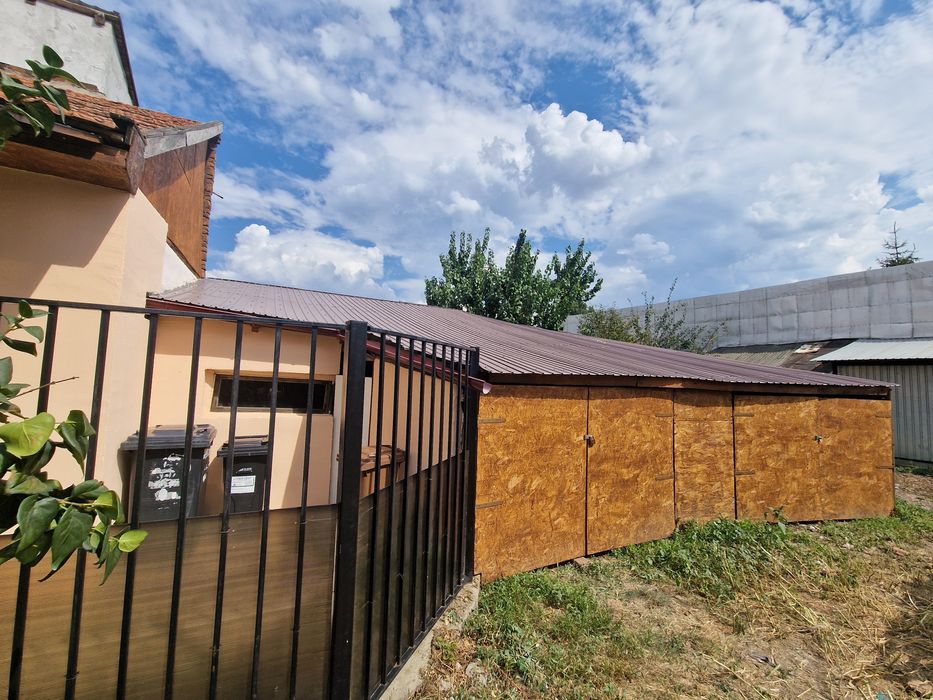 Vand apartament la casa cu  1 camera in curte comuna pe str. cuza voda