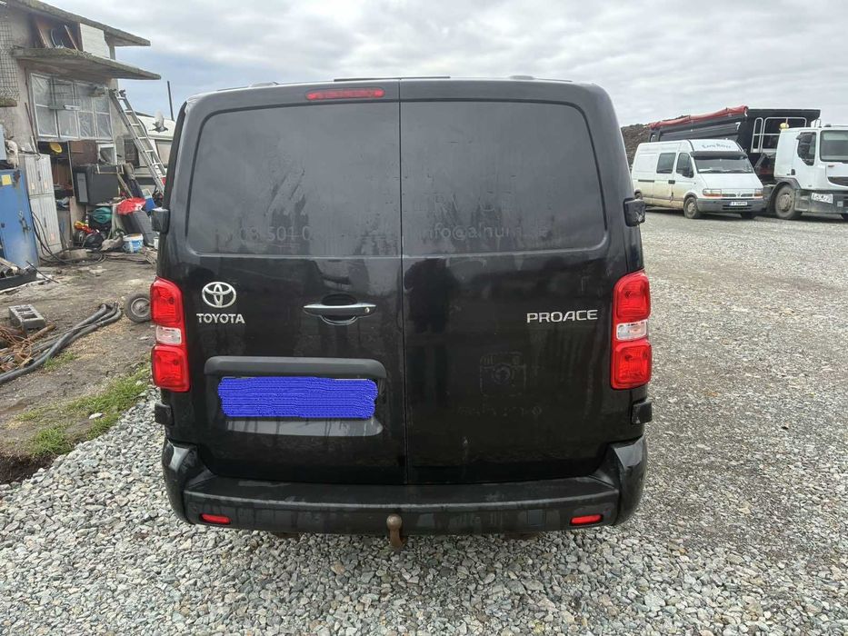 Товарен автомобил Toyota Proace