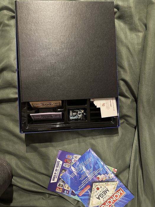 Monopoly Mega edition