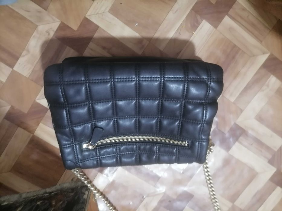 Poșetă GUESS e bun