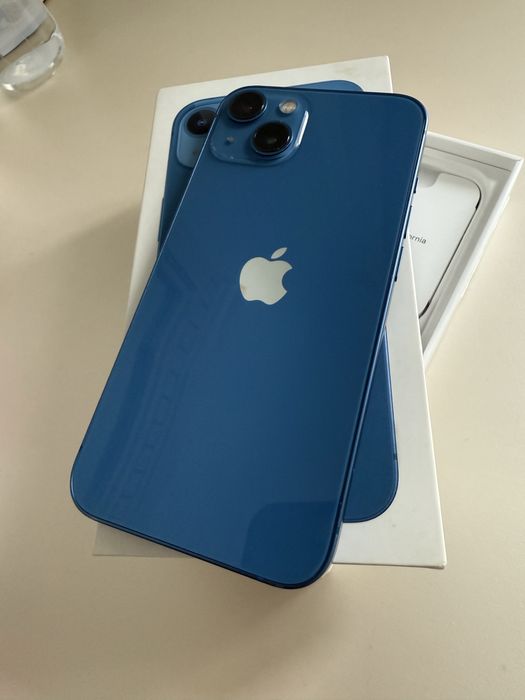 Продам Iphone 13