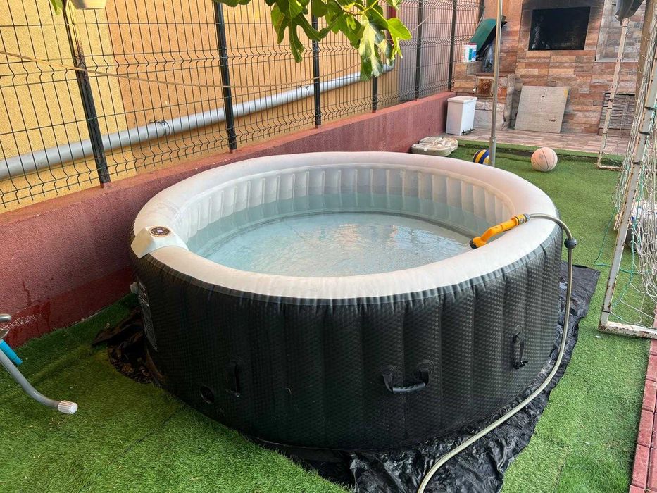 Piscina Arebos Spa gonflabila 6 persoane