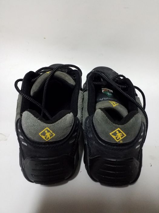 Рабочие ботинки .