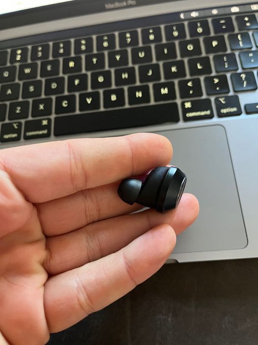 Casti wireless Bang & Olufsen EQ impecabile, ca noi. Sunt Hi-Fi. B&O