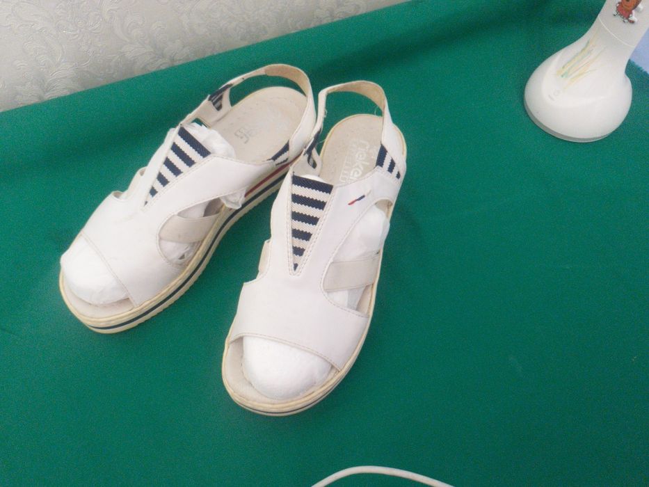 Женские сандалии на платформе RIEKER