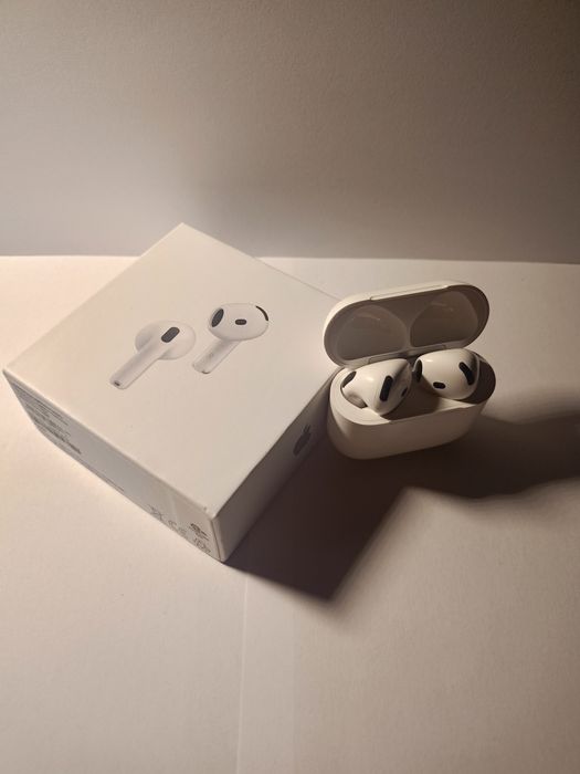 Apple. AirPods 4