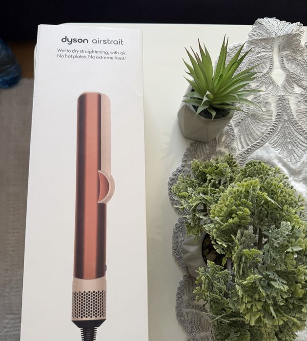 Оригинален Dyson Airstrait като нов !!