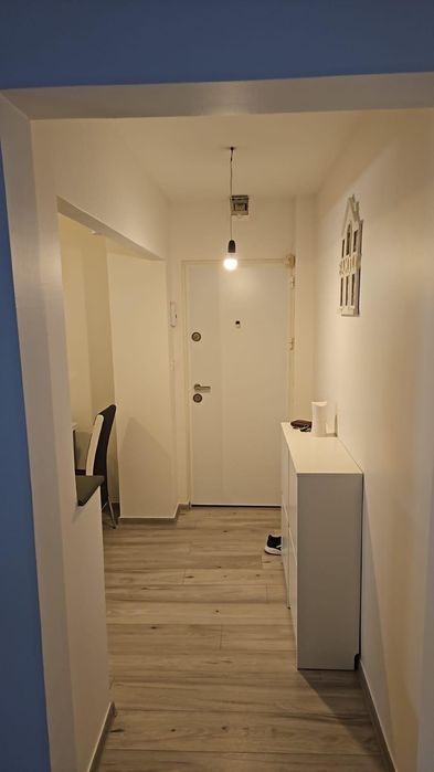 Vând apartament în Năvodari, zona centrală, cu 2 camere