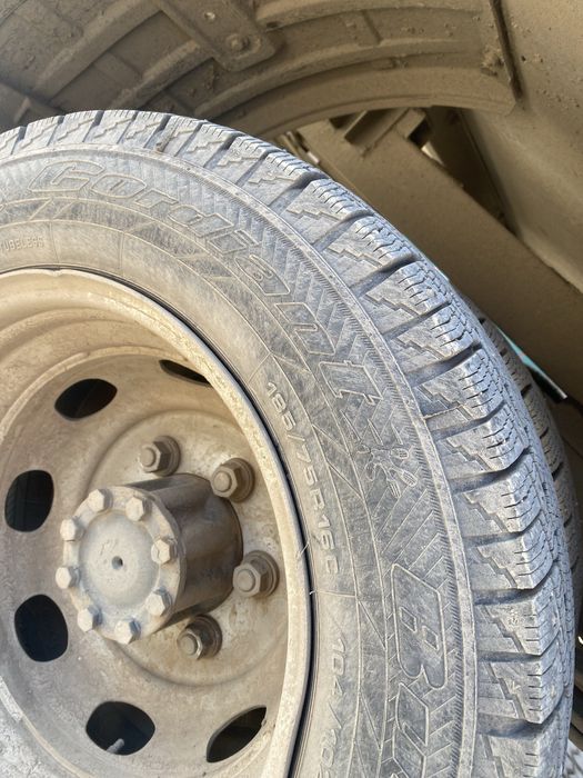 Продам шипованную резину на Газель