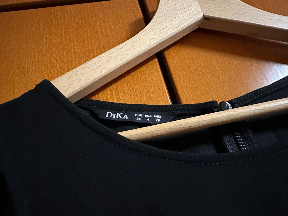 Елегантна черна къса рокля