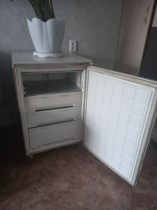 Продам морозильную камеру