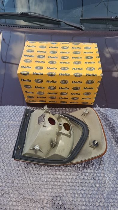 Поворотник левая AUDI 100 C4