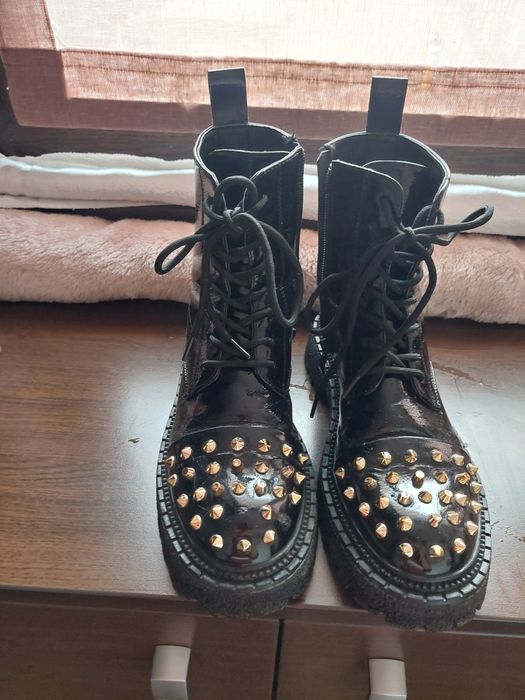 Ghete negre nr.37 și nr. 38