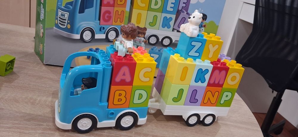Lego Duplo Camionul cu litere