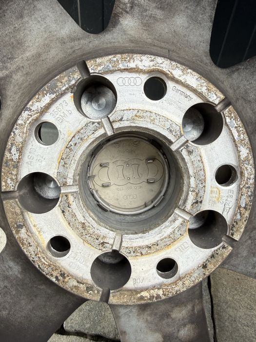 Audi Q7 FACE 2008-2014г Зимни Гуми 235/60/18 - 400€