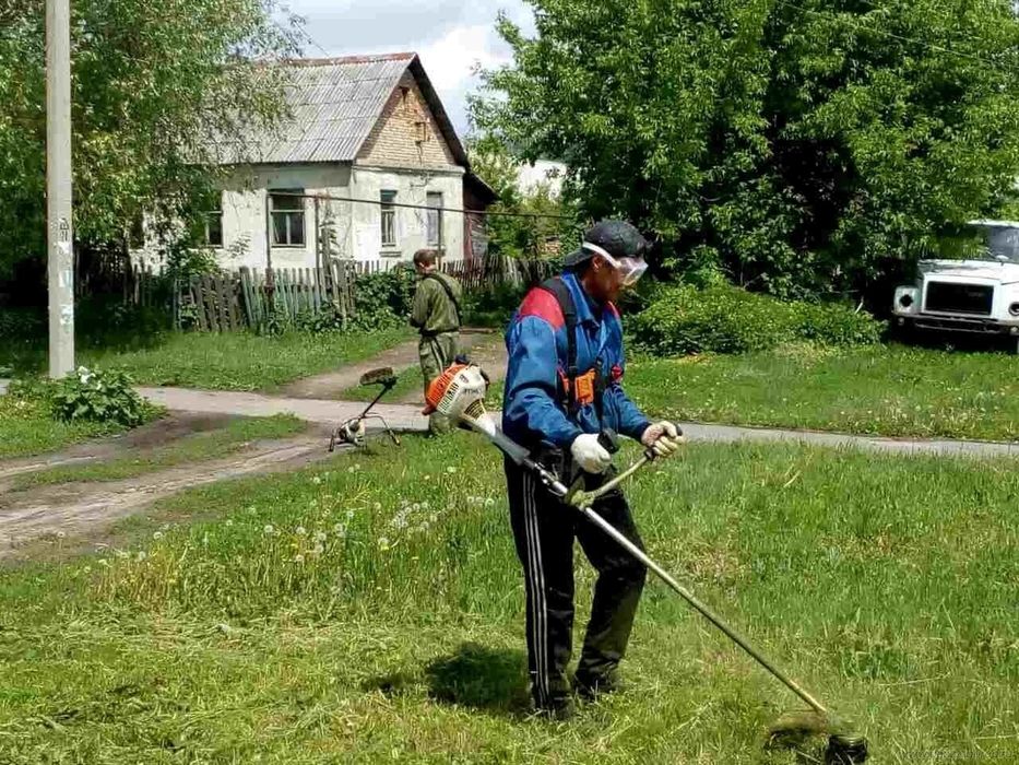 Покос травы територии