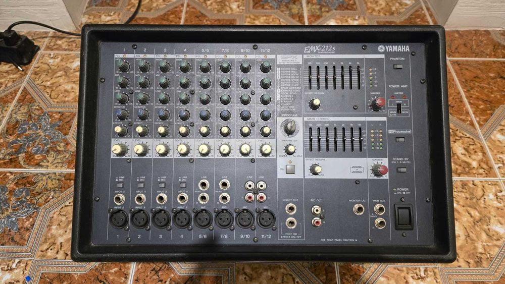 Yamaha EMX212S - усилвателен миксер