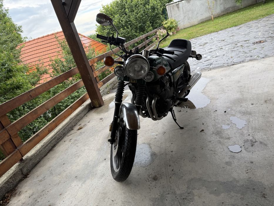 Yamaha xj550 cafe racer