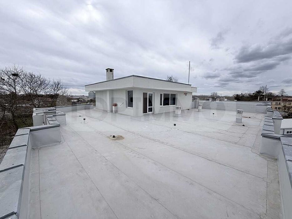 Тристаен апартамент с панорамна гледка в Балчик