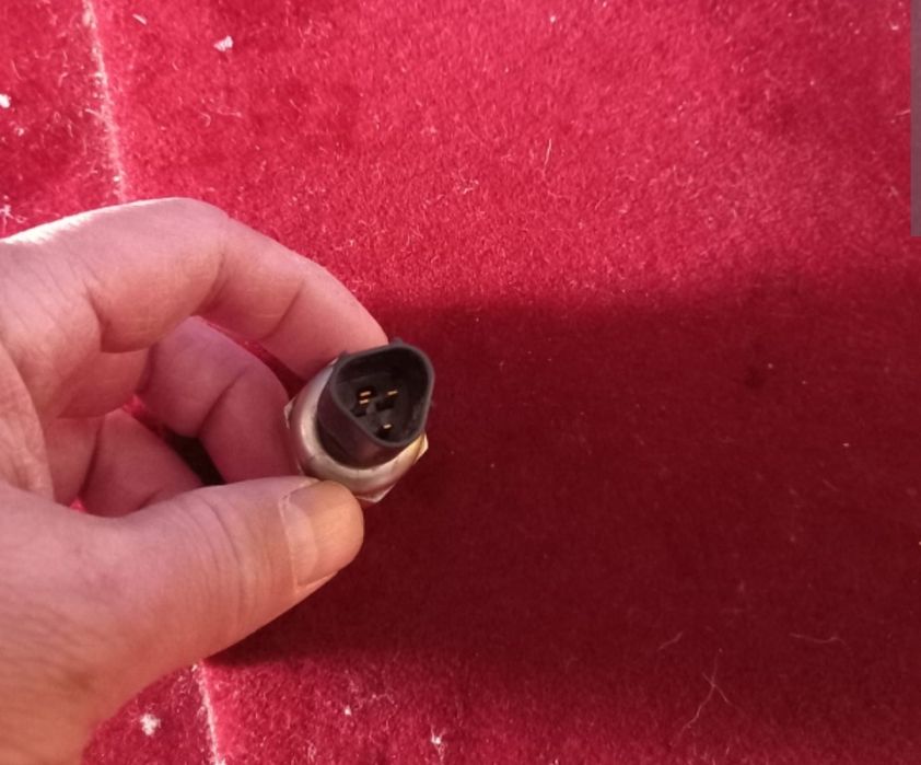 Продам датчик давления топлива и тнвд