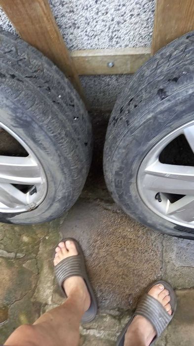 Продавам джанти и гуми.