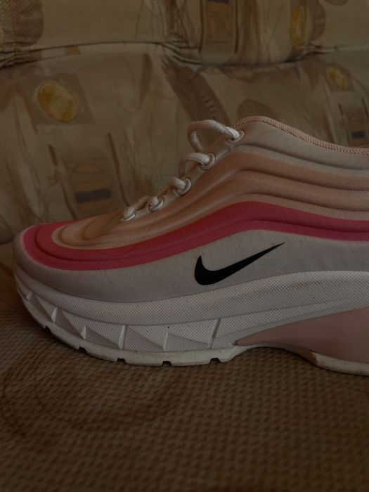 adidasi nike roz cu alb