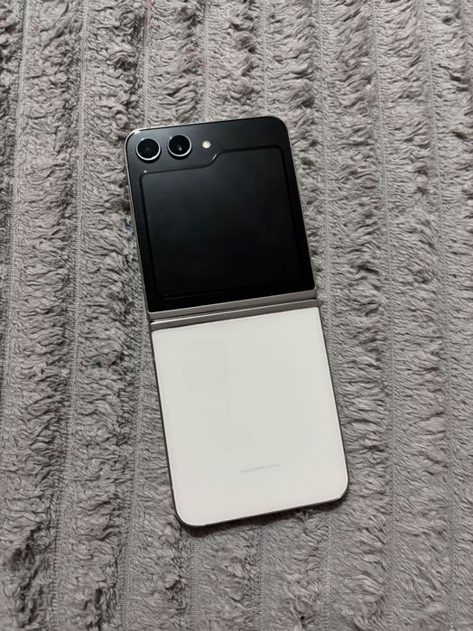 Продавам Samsung galaxy flip z 5