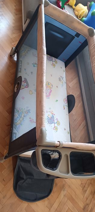 Кошара за бебе , сгъваемо травъл легло (неразличимо от ново )