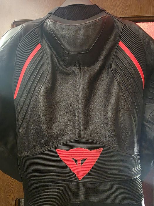 Мото екип Dainese размер 50 със забележки