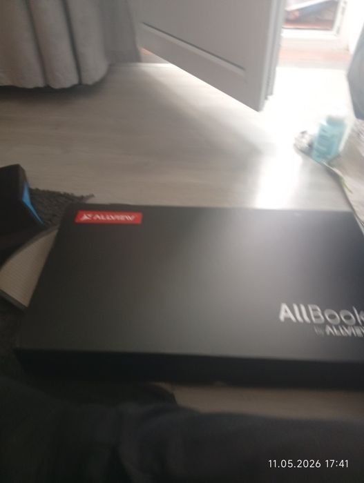 Vând laptop Allview. Componentele sunt intacte , merge foarte bine și și este foarte bun la jocuri și la muncă . Îl am de un an , dar nu l-am folosit