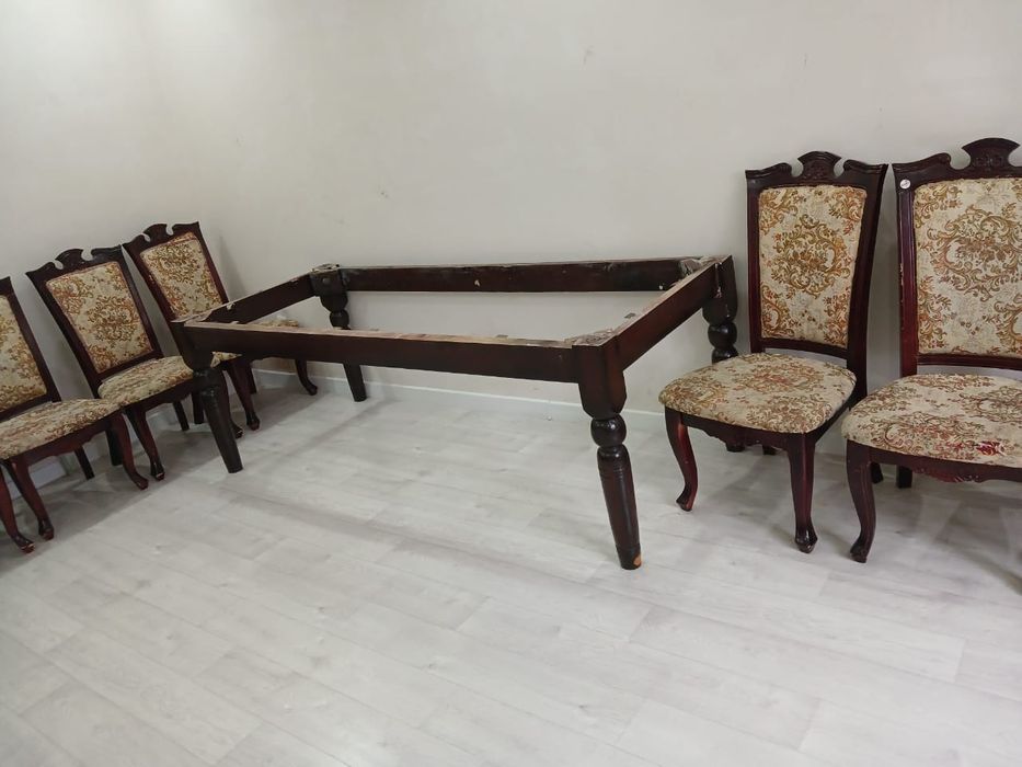 Столы и стулья 12 штук