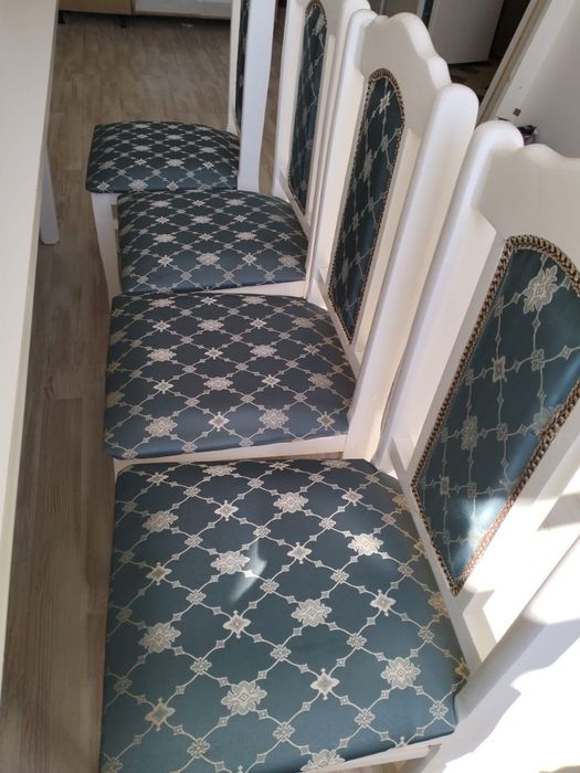 Стол для гостиной