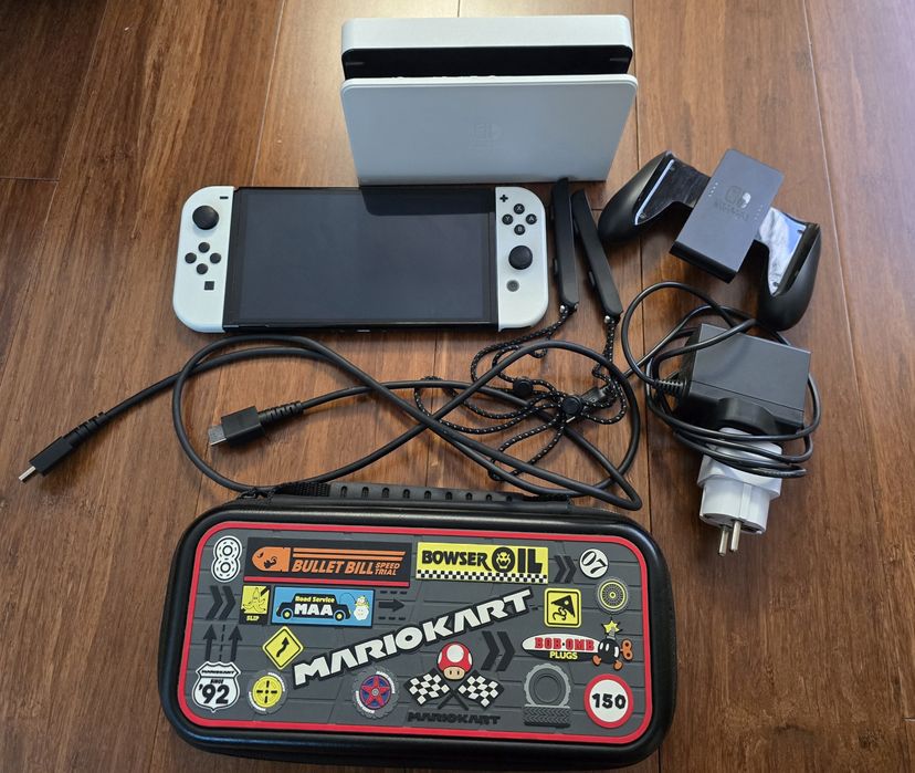 Nintendo Switch OLED alb, pachet complet