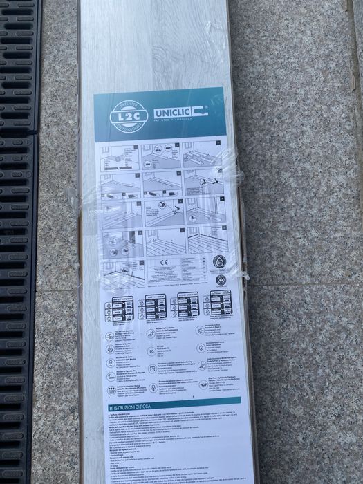 2 cutii sigilate - parchet laminat Uniclic - gri